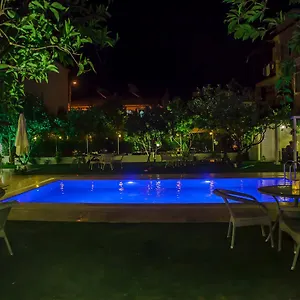 Grandma's Garden Apart Otel